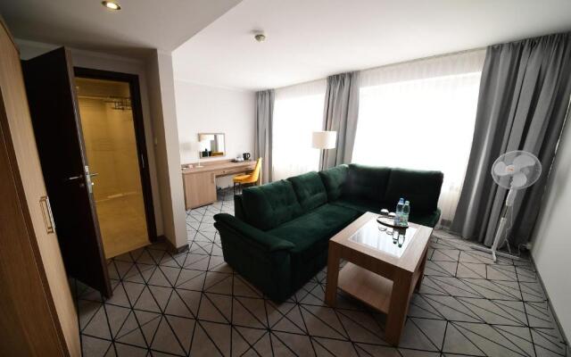 Hotel Gromada Pila