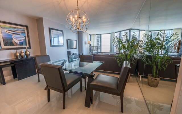 Sea-view Romantic Suite Minutes From the Beach