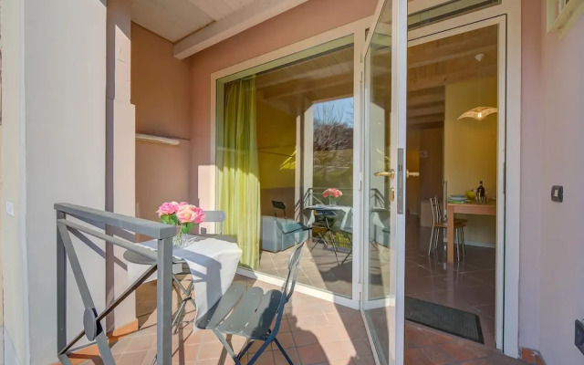 Yellow Apartment Desenzano With Smart TV