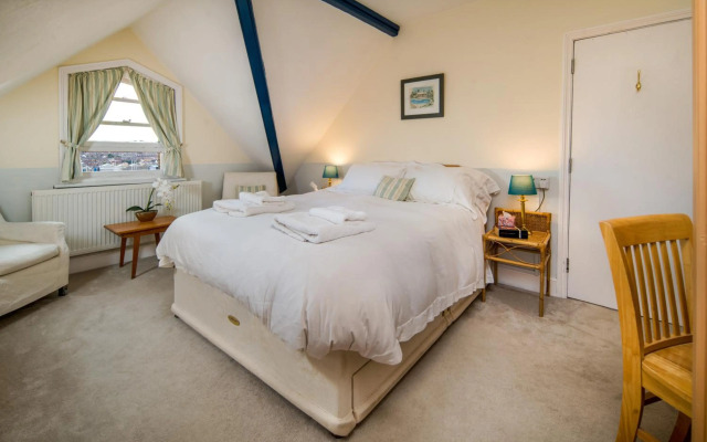 Trent Tops 3-bed penthouse apartment in West Cowes