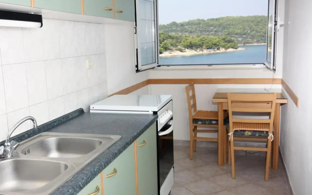 Apartments by the sea Necujam, Solta - 5182