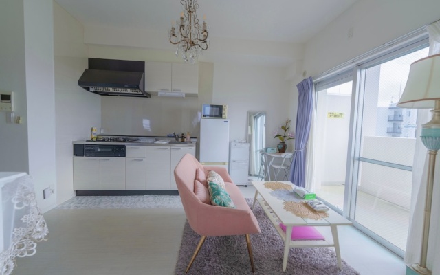 SunSea Okinawa Stunning Ocean View 2BR Sleeps 6 20 min from Airport 3 min to Shopping Mall – Guest Rooms – Urasoe