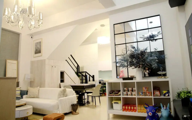 Mooon House