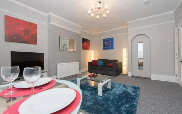 Seafront Walk Garden Apartment