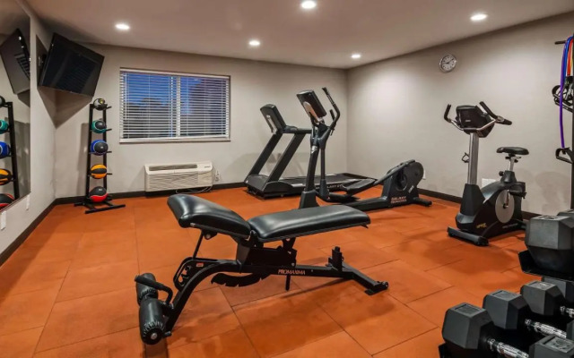 Magnuson Hotel and Suites Lansing