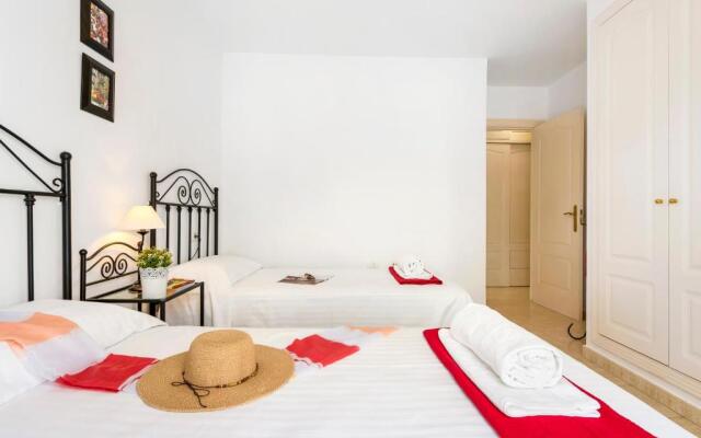 17 LOS CRISTIANOS CENTRAL by the BEACH ,WiFi