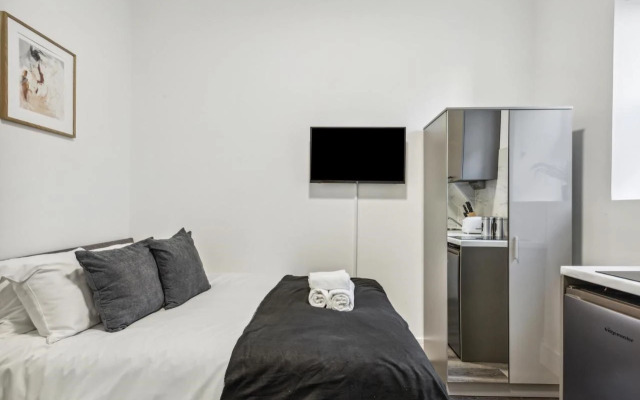 STH Sutherland Avenue Apartment