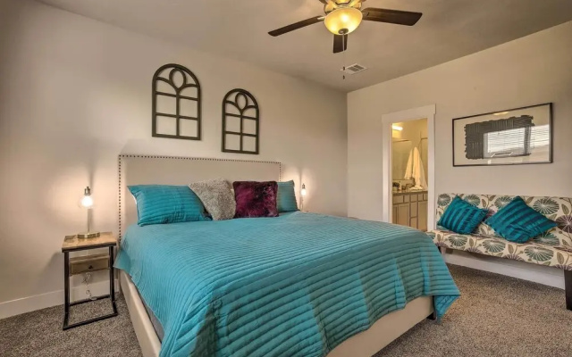 College Station Townhome w/ Furnished Patio!