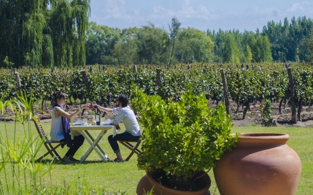 Postales by DOT Boutique