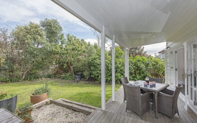 Large Spacious family home, close Devonport & Beaches