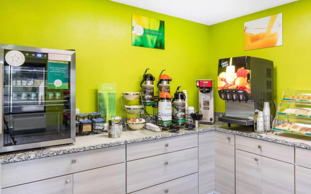 Quality Inn & Suites Metropolis I-24