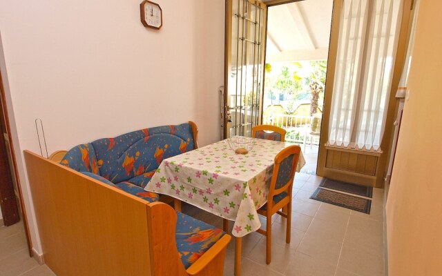Apartment 894