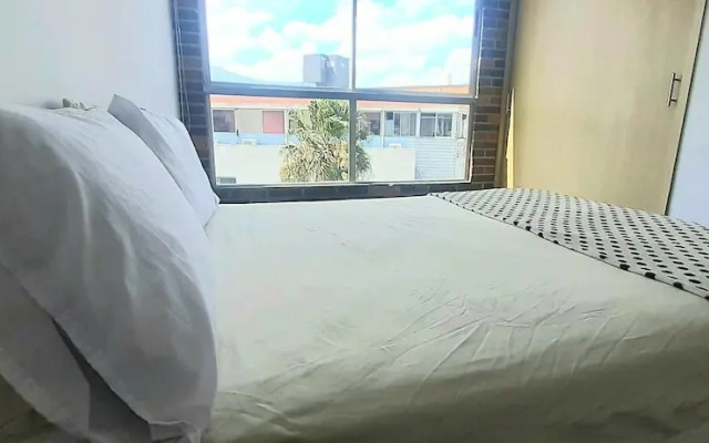 Cold AC fast Wi-Fi great location