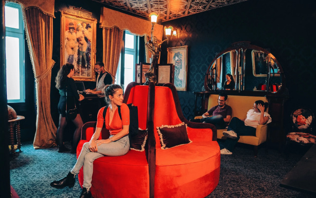 Pensão Amor Madam’s Lodge