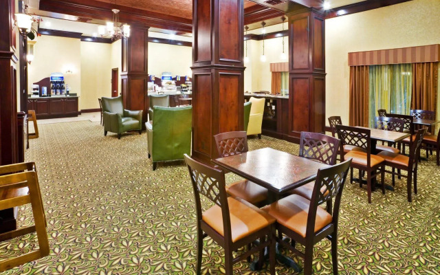 Holiday Inn Express & Suites Texarkana by IHG