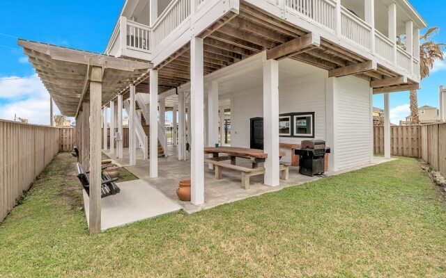 The Sandcastle 4 Bedroom Home by RedAwning