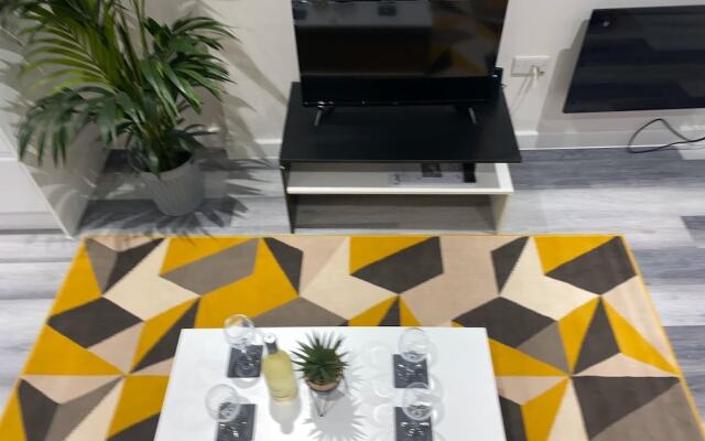 Fresh and Modern 2 Bed Flat Birmingham