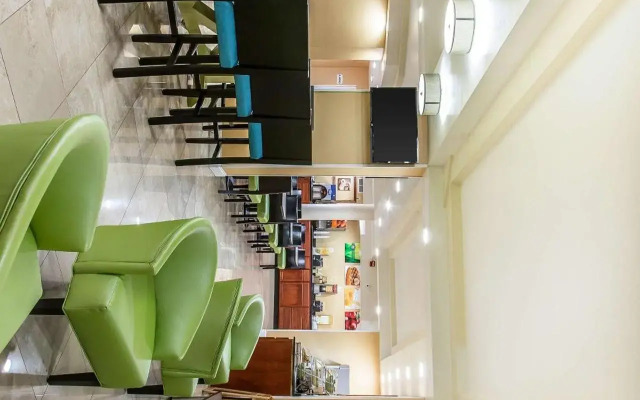 Quality Inn & Suites Middletown - Newport