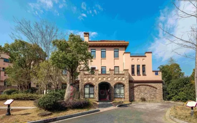 Yincaolu Lingfeng Bieyuan (Yulin Wonderland Store)