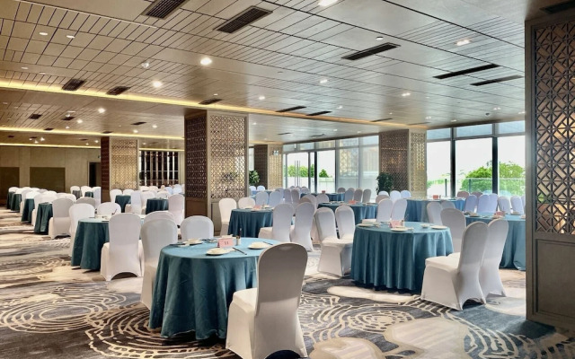 White Swan VYV Hotel