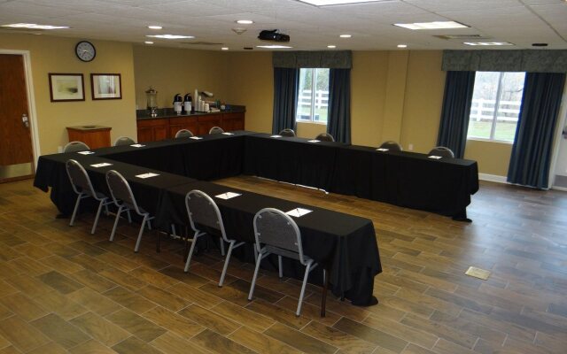 Holiday Inn Express Hotel & Suites Salisbury - Delmar by IHG