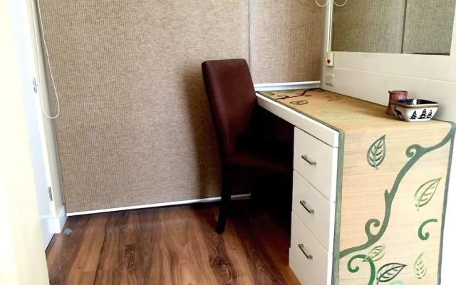 Elegant 2BR Apartment in Upscale Fort BGC Fast Wifi