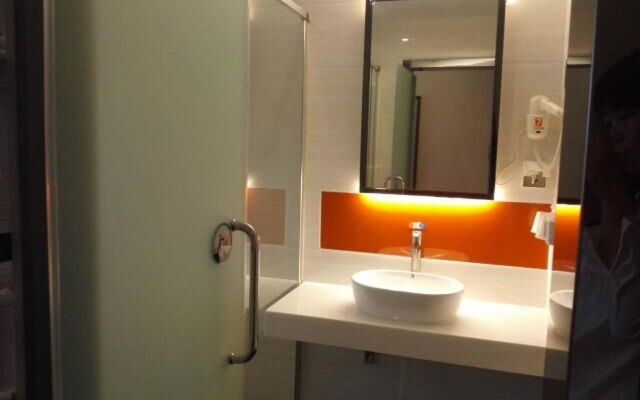 7 Days Premium Shanghai International Automobile City Tongji University Branch