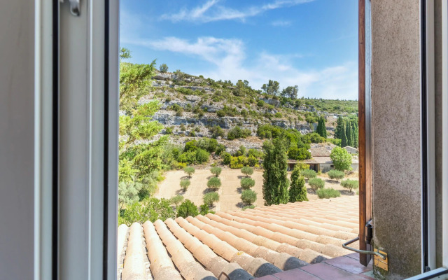 Cosy Holiday Home in Minerve With Garden