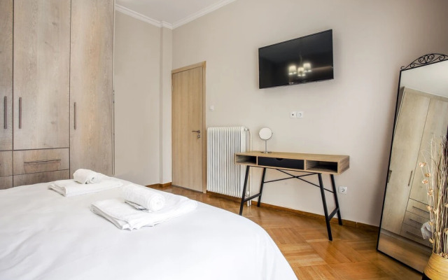 Spacious 3-Bedroom Apartment Near the Train