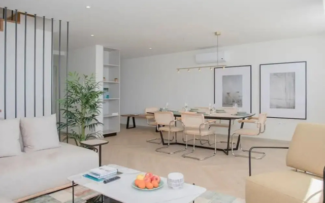 Liiiving in Porto Luxury Beachfront Apartment V