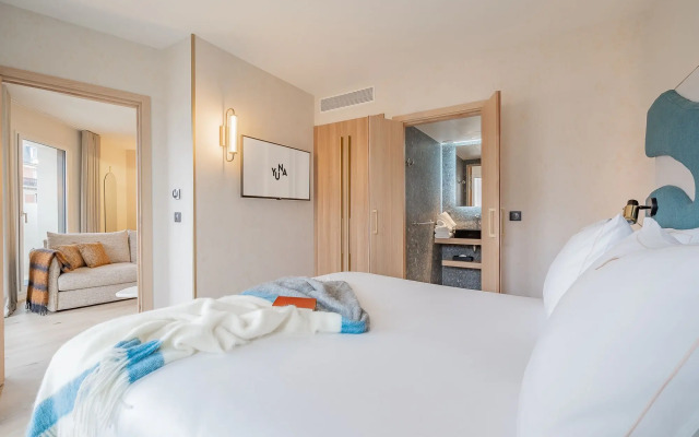 Yuna Porte Maillot - ApartHotel