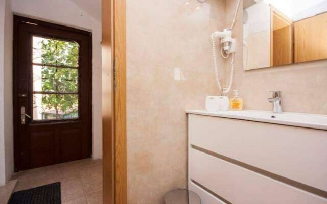 Captivating 3-bedroom Villa in Kanica