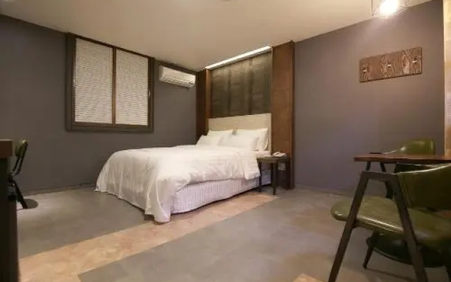 Hotel 7