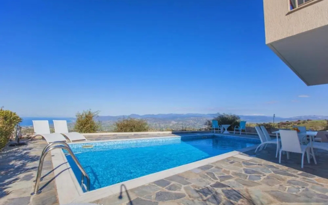 Villa Panorama Tria in Drouseia
