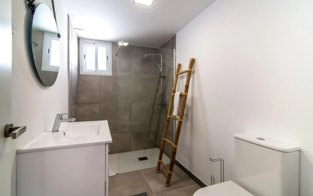 PALM TREE VILLA - 5BDR Paradise Pool / Chill Out Beds