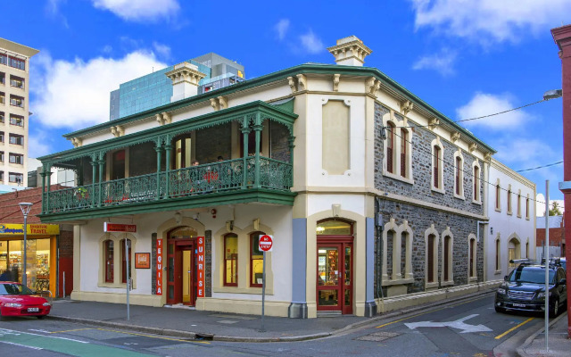 Shakespeare Backpackers Int'l Hostel