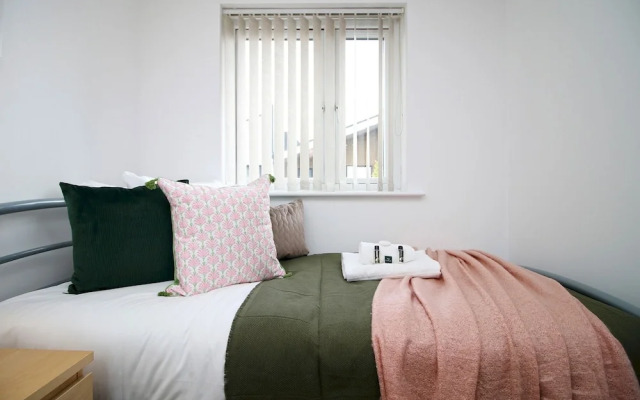 Isla House - Newport City Centre - Sleeps 7