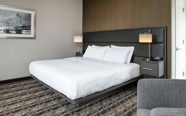 Hampton Inn & Suites Portsmouth Downtown