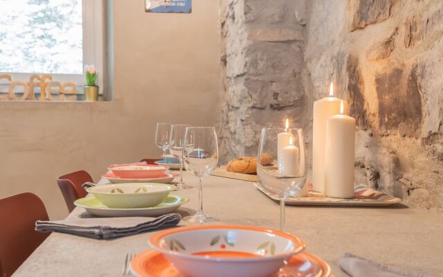 Rebecca Suite Nearby Urio s Castle