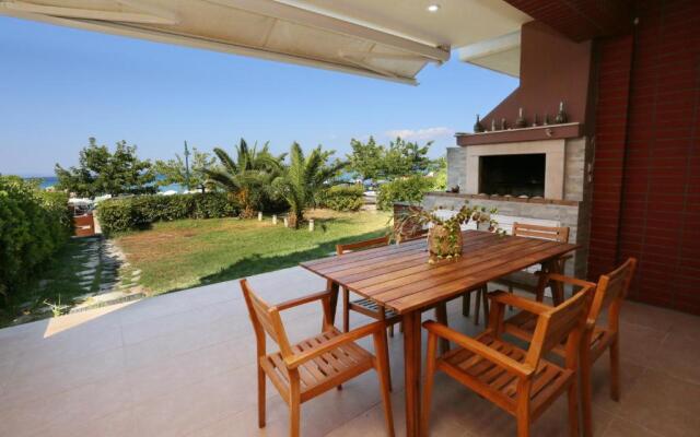 Villa The View - Beachfront, 5 Bedrooms, BBQ, View