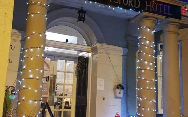 George and Abbotsford Hotel