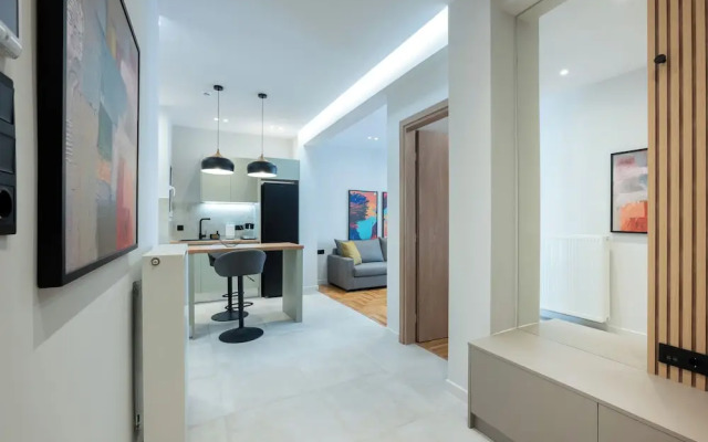 Stylish 2BR flat near hospital & metro
