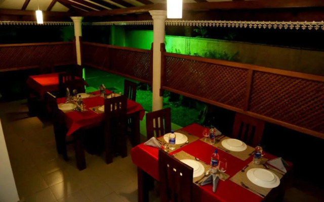 Vishmee Holiday Inn