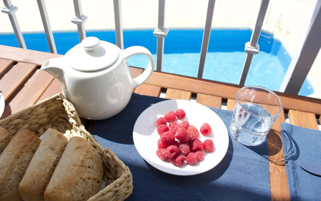 Hip & Cozy 2 room apt