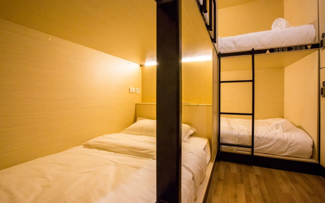 Bed To Bangkok - Hostel