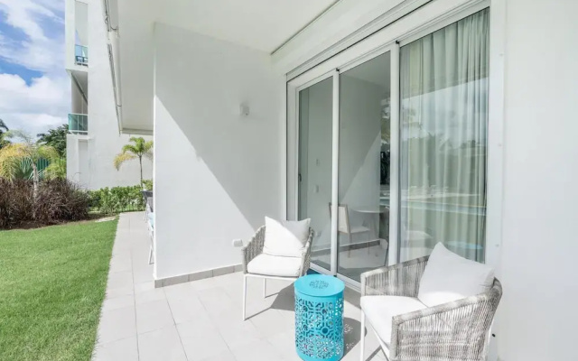 Two-bedroom apt With Pool View bbq in Lake View