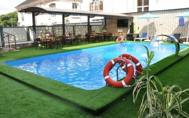 Springhill Hotel & Suites