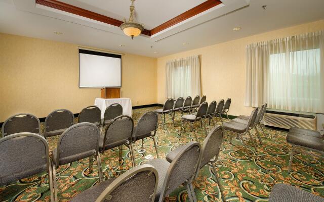 Holiday Inn Express & Suites Lenoir Cty by IHG
