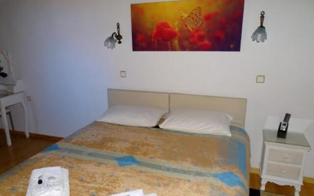 Anemones Rooms