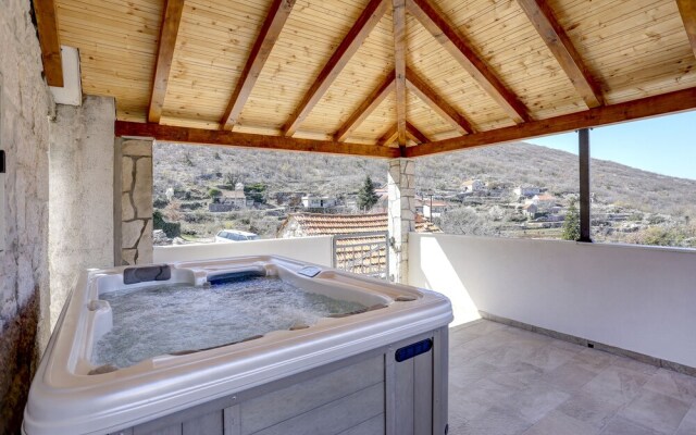 Rustic Stone House Bajeli with Jacuzzi
